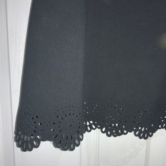 Loft Petites laser cut scallop hem mini skirt Sz 00P  back zip lined - Picture 2 of 5